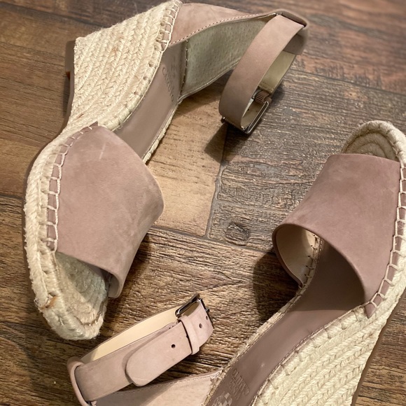 ✅ VINCE CAMUTO/ 9.5/ Nubuck Wedges. New with tags - Picture 5 of 8